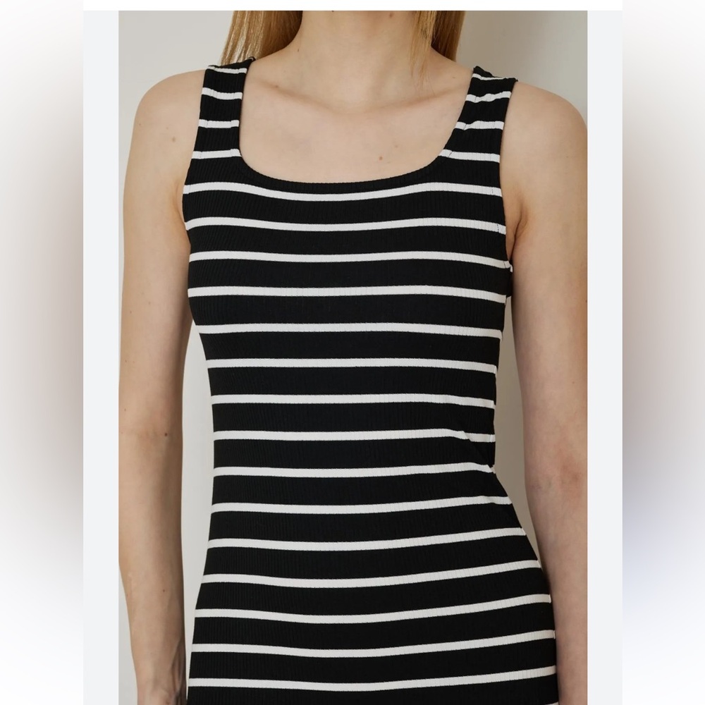 Worthington Suitable Seamless Stretchy Black & White Striped Tank Top Size S/M